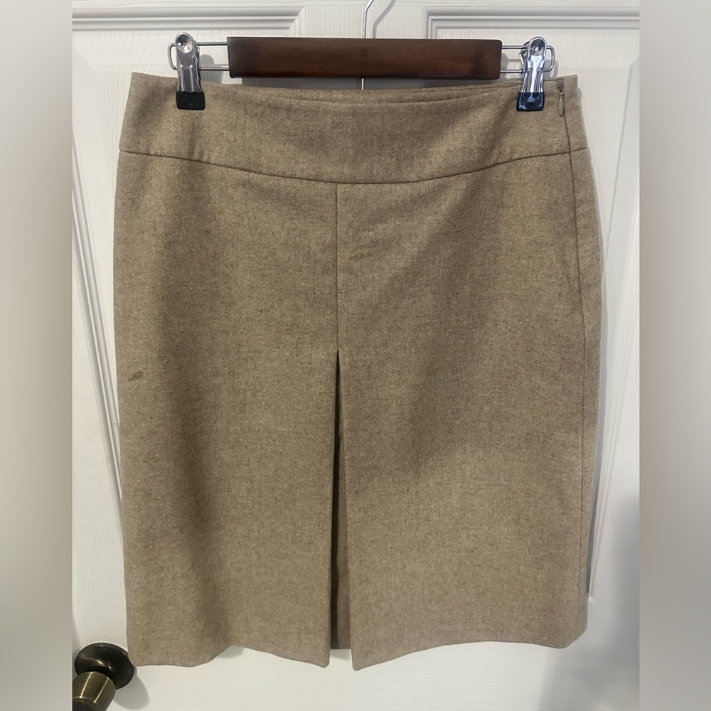 Banana Republic single front pleated skirt